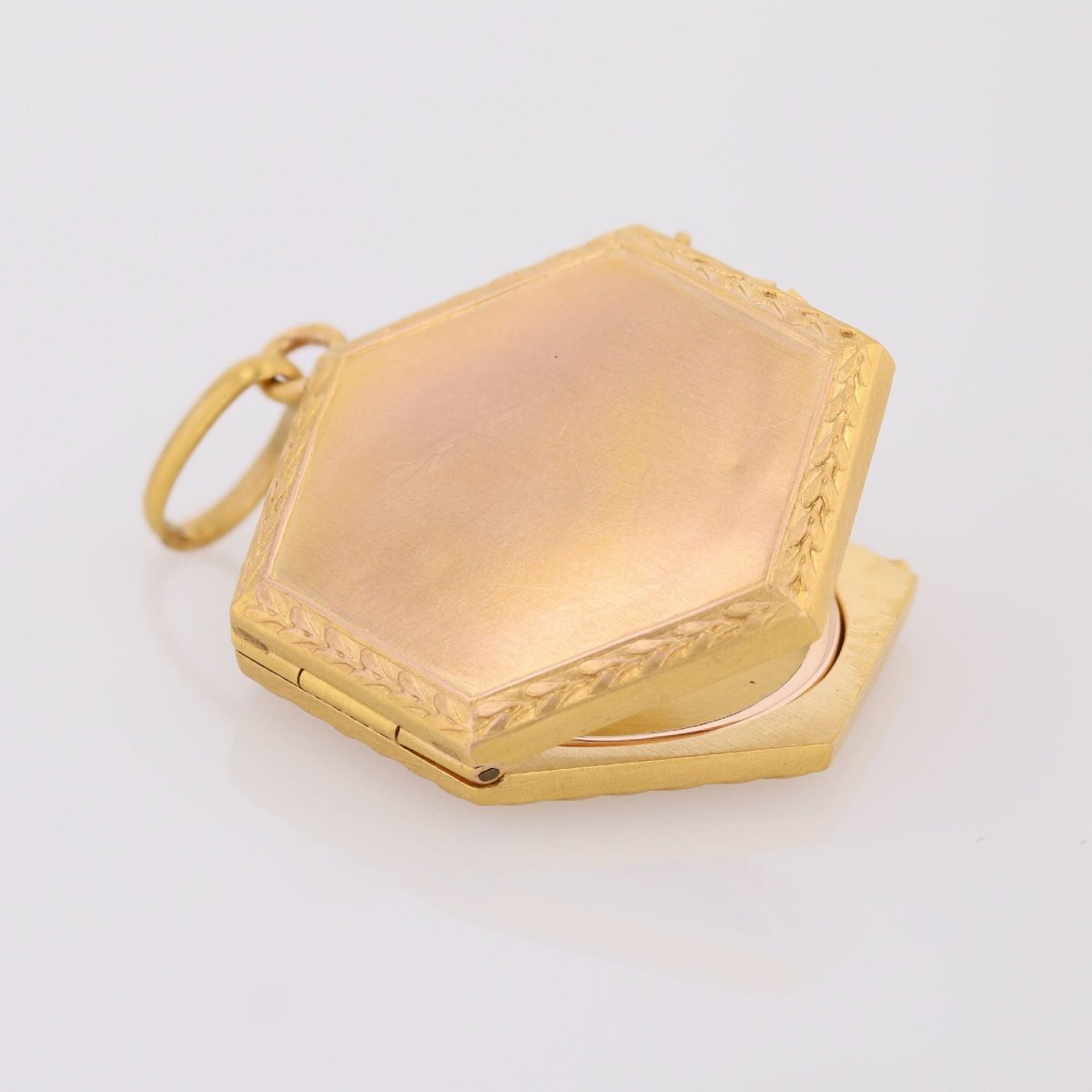 Hexagonal Chased Gold Medallion-photo-4