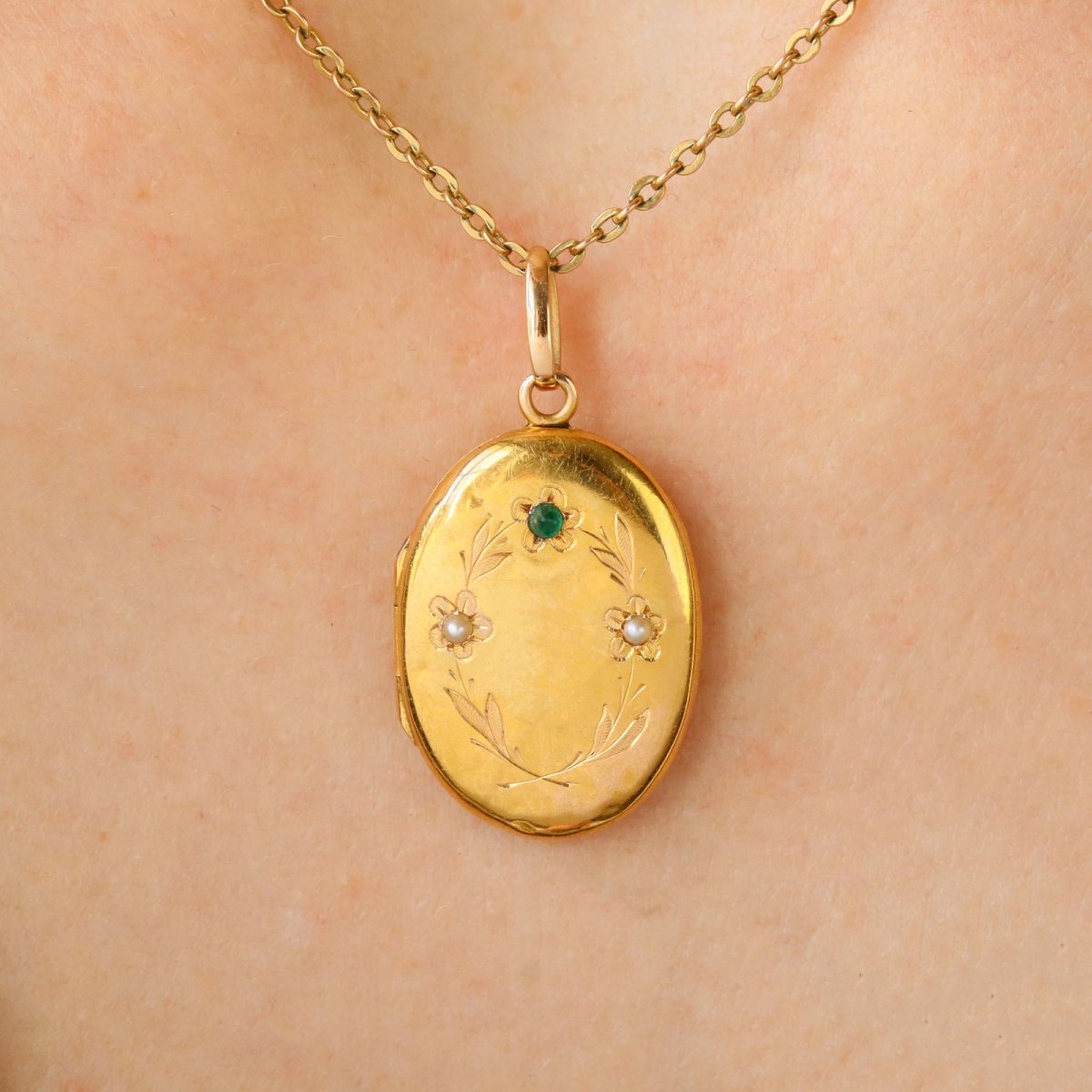 Médaillon ovale perles fines et émeraude-photo-3