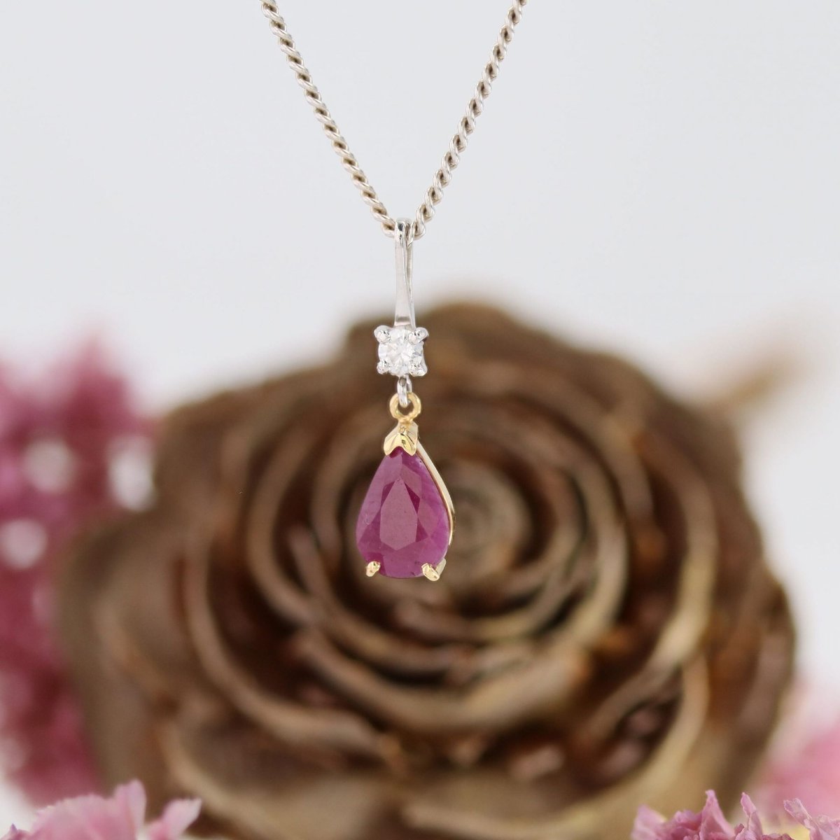 Diamond And Ruby Pendant And Its White Gold Chain-photo-6