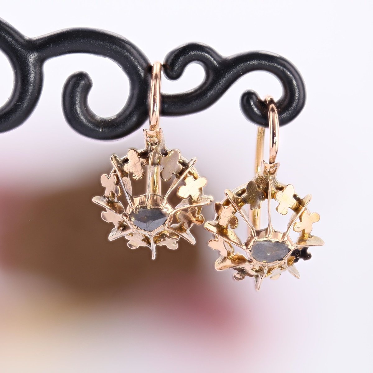 Dormeuses anciennes fleurs de lys et diamants taillés en rose cognac-photo-3