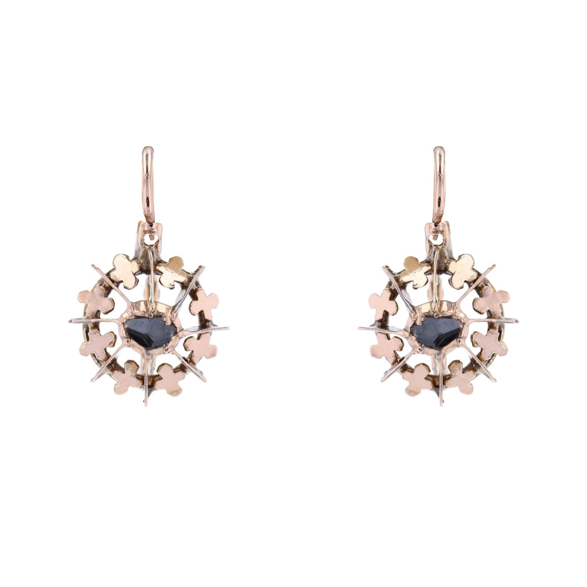 Dormeuses anciennes fleurs de lys et diamants taillés en rose cognac