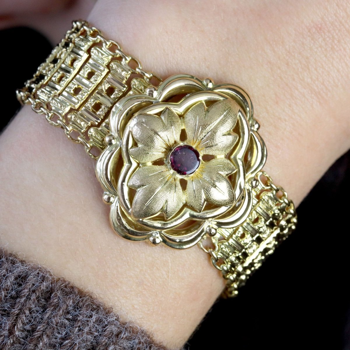 Antique Gold And Garnet Bracelet-photo-3