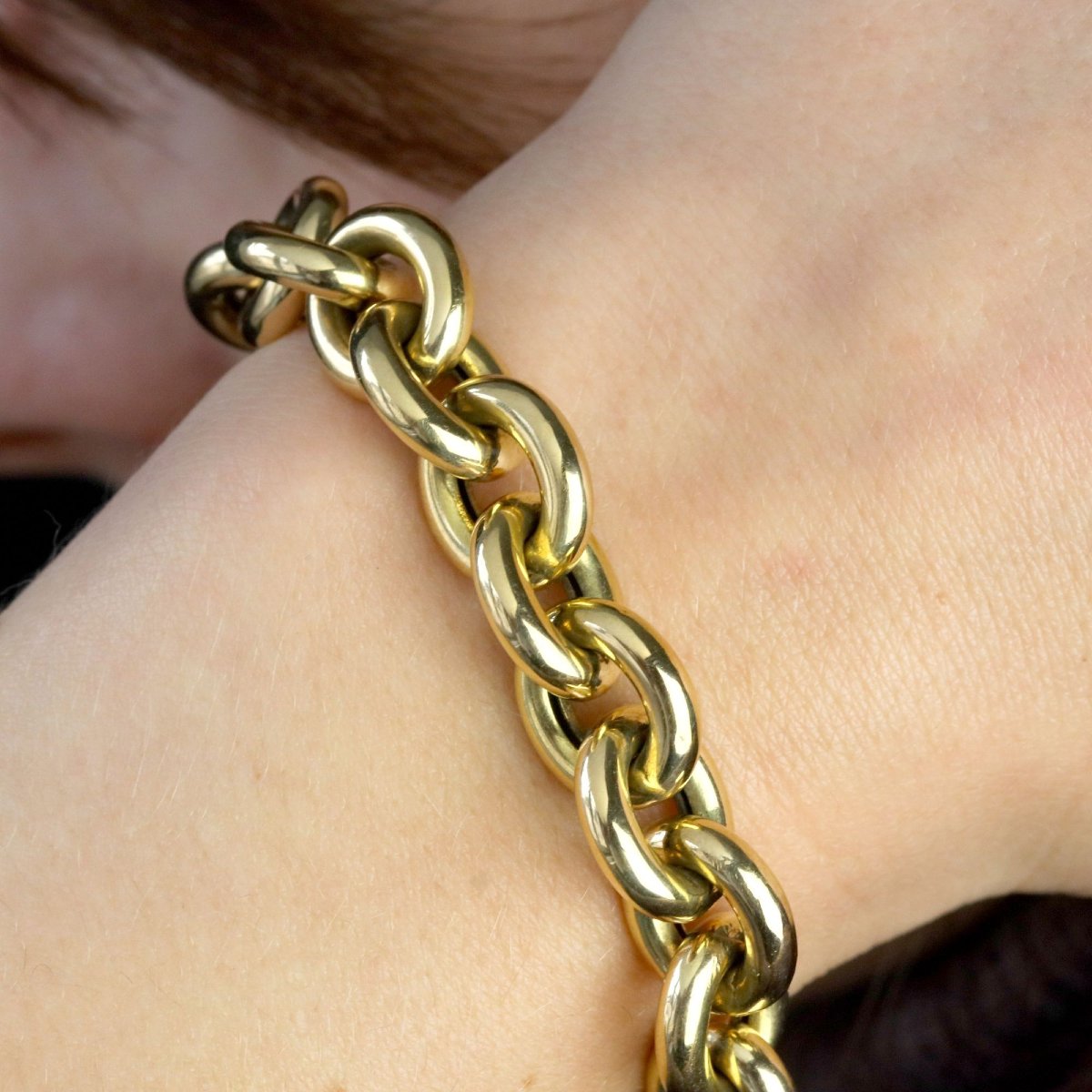 Gold Bracelet With Curb Link-photo-2