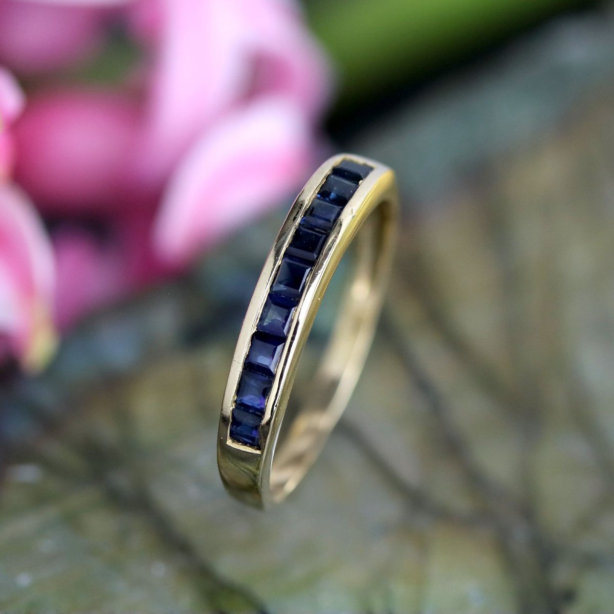 Calibrated Sapphire Alliance In Yellow Gold-photo-3