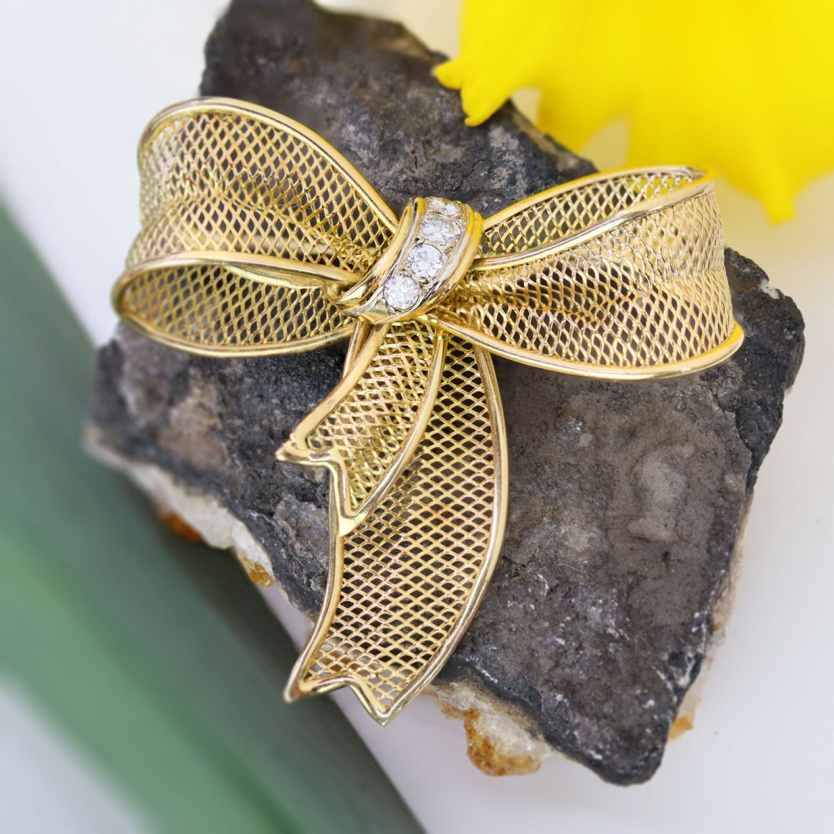 Gold And Diamond Knot Brooch-photo-3