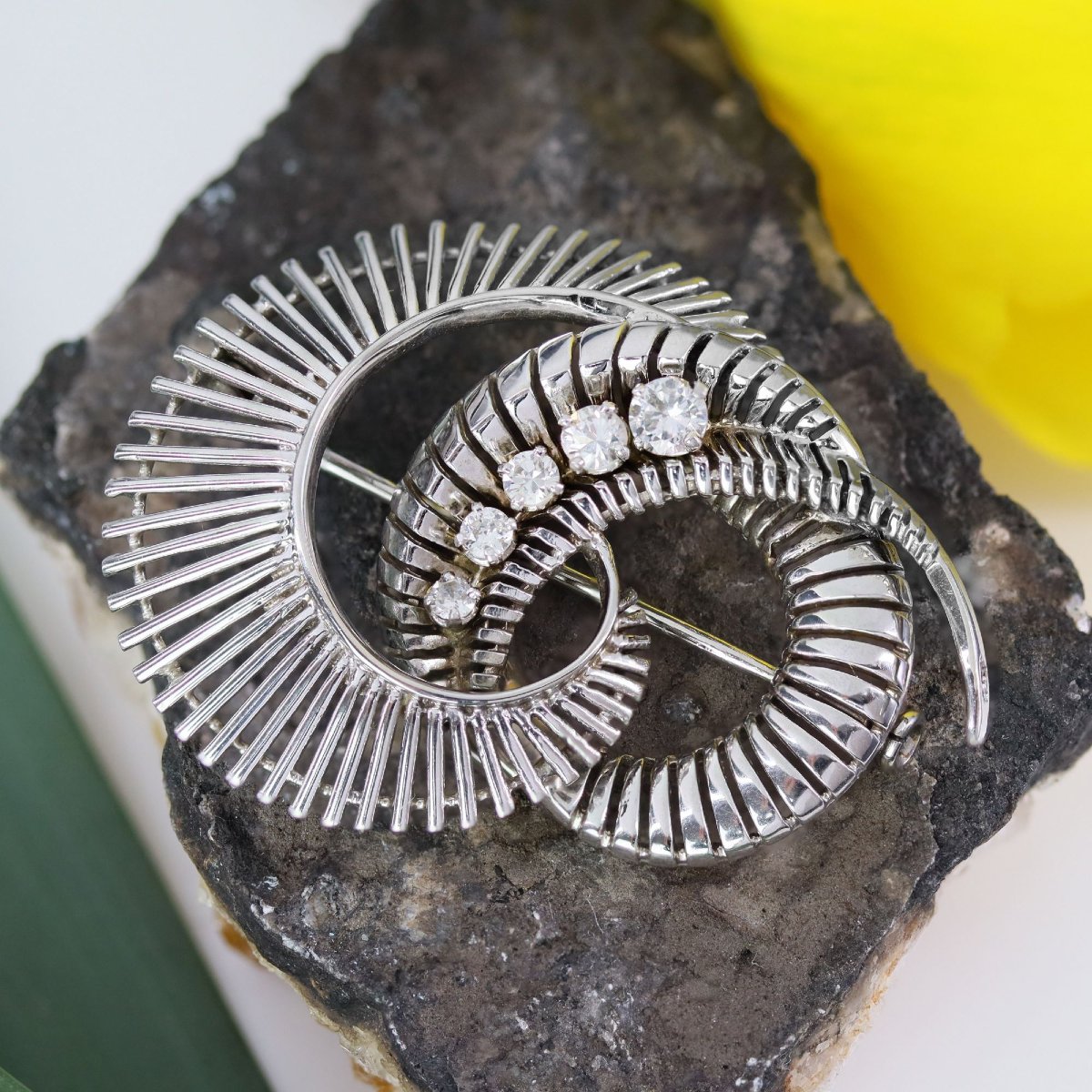 Vintage White Gold Spiral Diamond Brooch-photo-3