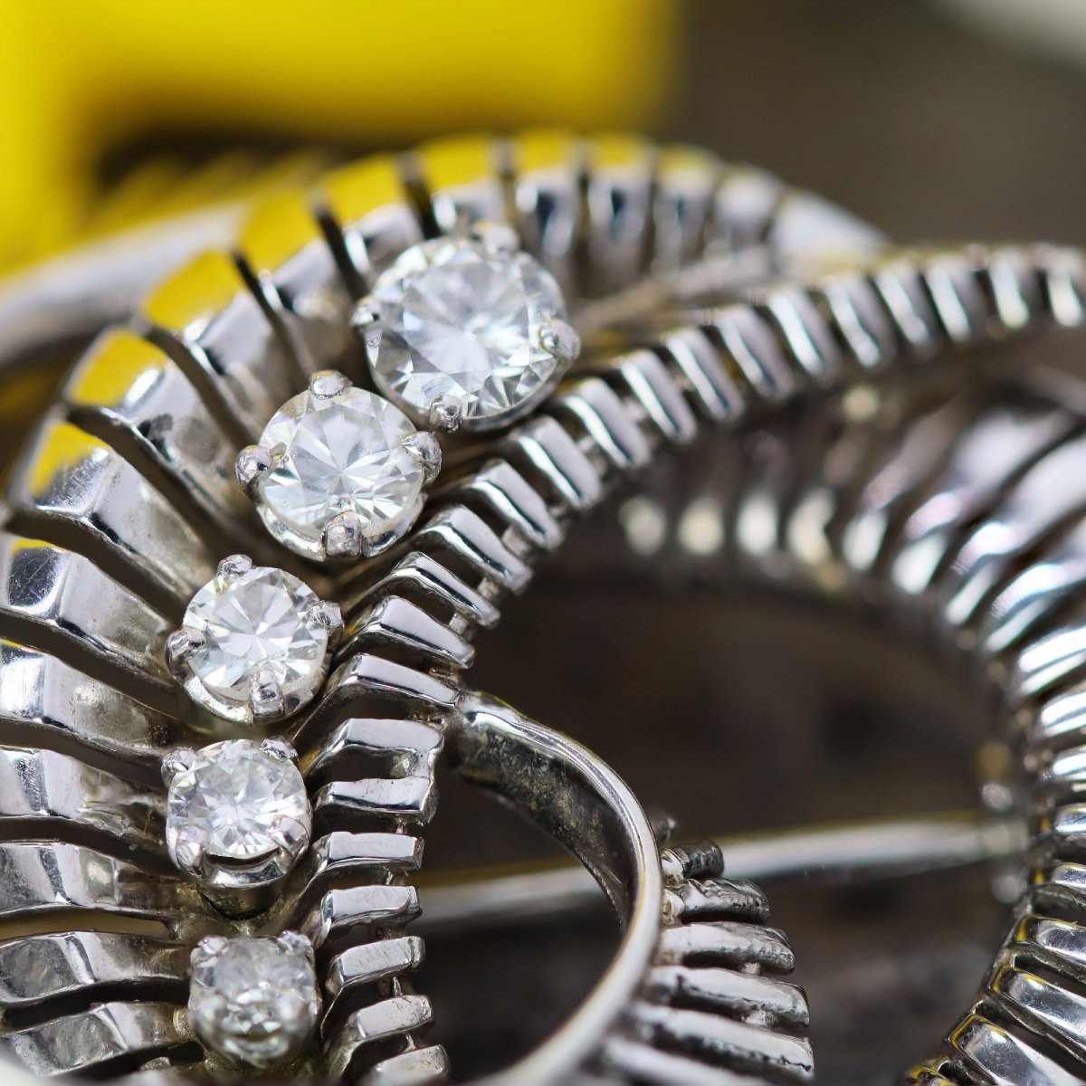 Vintage White Gold Spiral Diamond Brooch-photo-4
