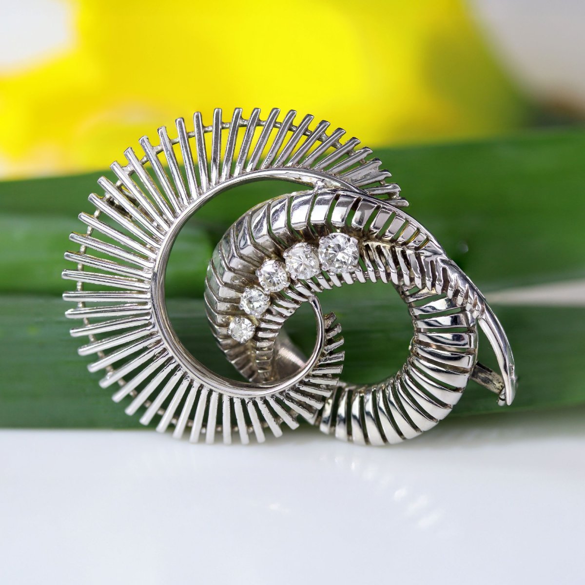 Vintage White Gold Spiral Diamond Brooch-photo-6