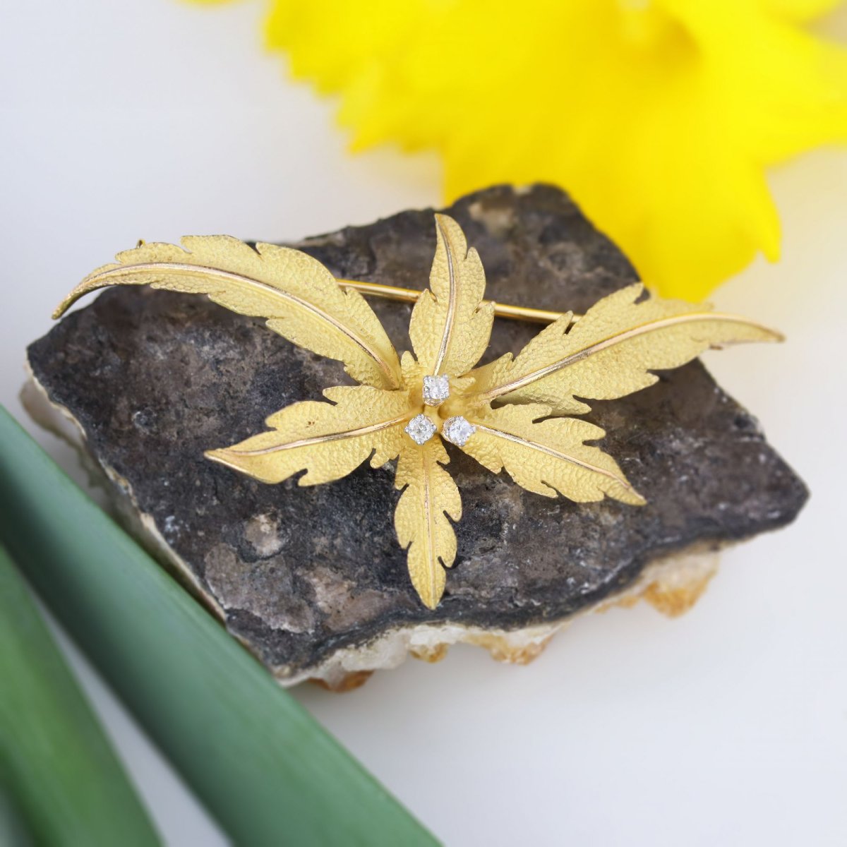 Broche vintage en or amati et diamants-photo-3