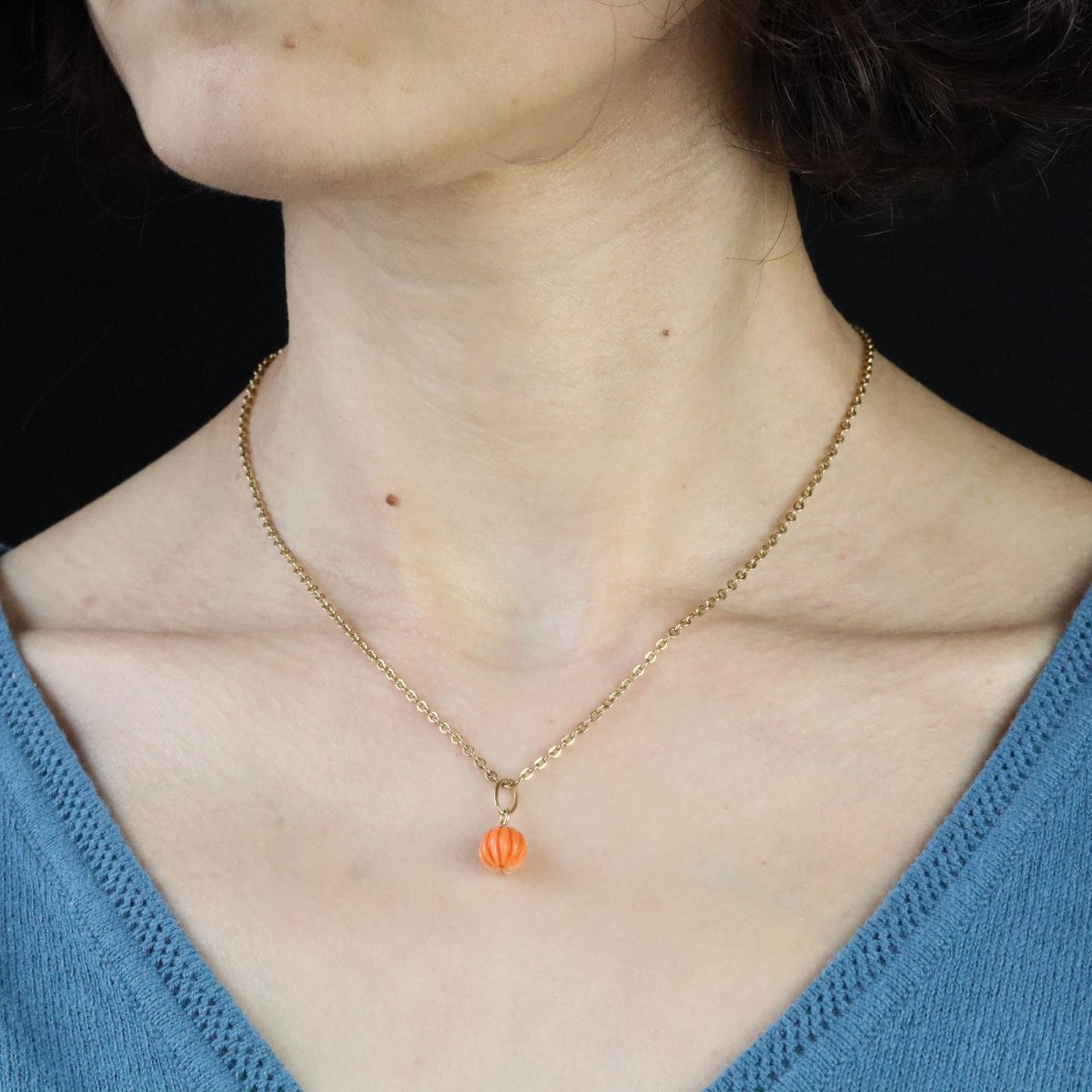 Yellow Gold Engraved Coral Charm-photo-2