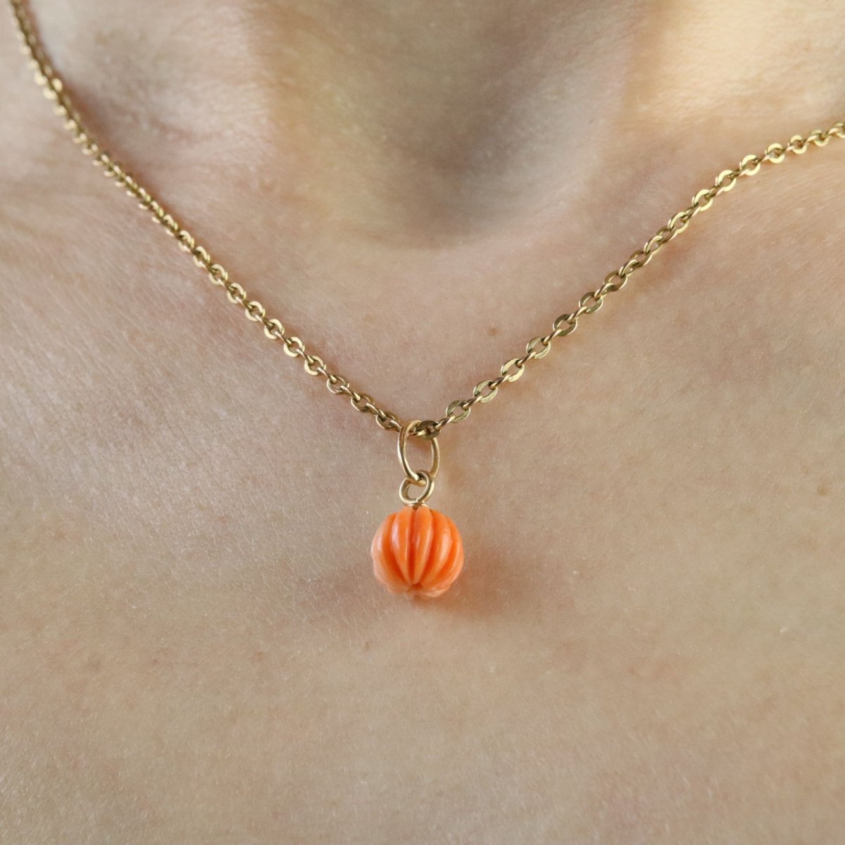 Yellow Gold Engraved Coral Charm-photo-2