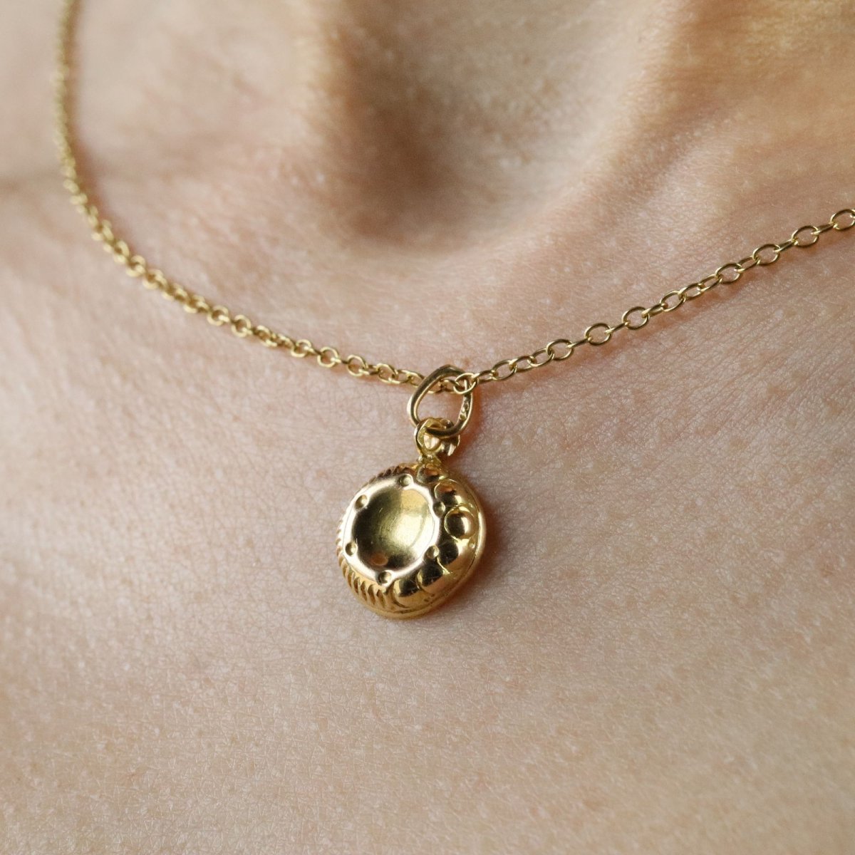 Tastevin Pendant In Yellow Gold-photo-2
