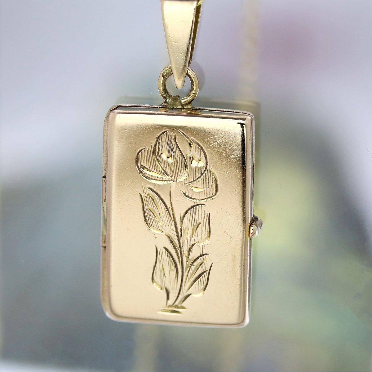 Médaillon rectangulaire or jaune ciselé-photo-3