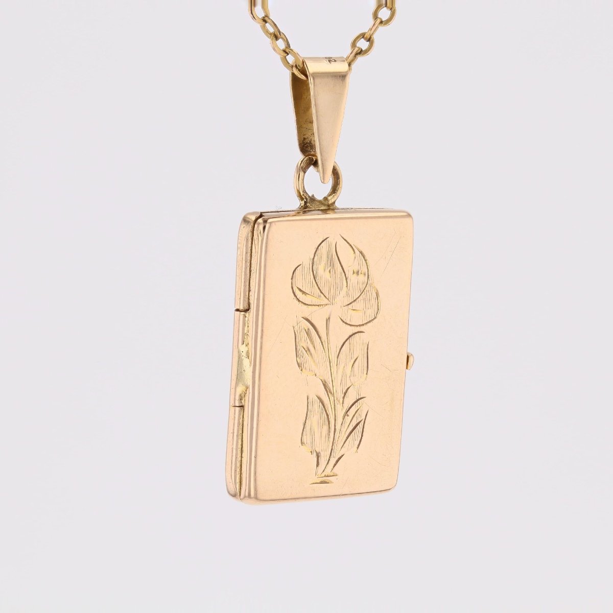 Médaillon rectangulaire or jaune ciselé-photo-1