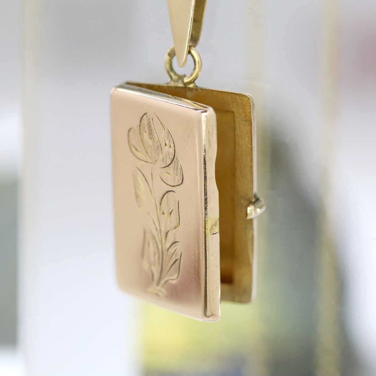 Médaillon rectangulaire or jaune ciselé-photo-3