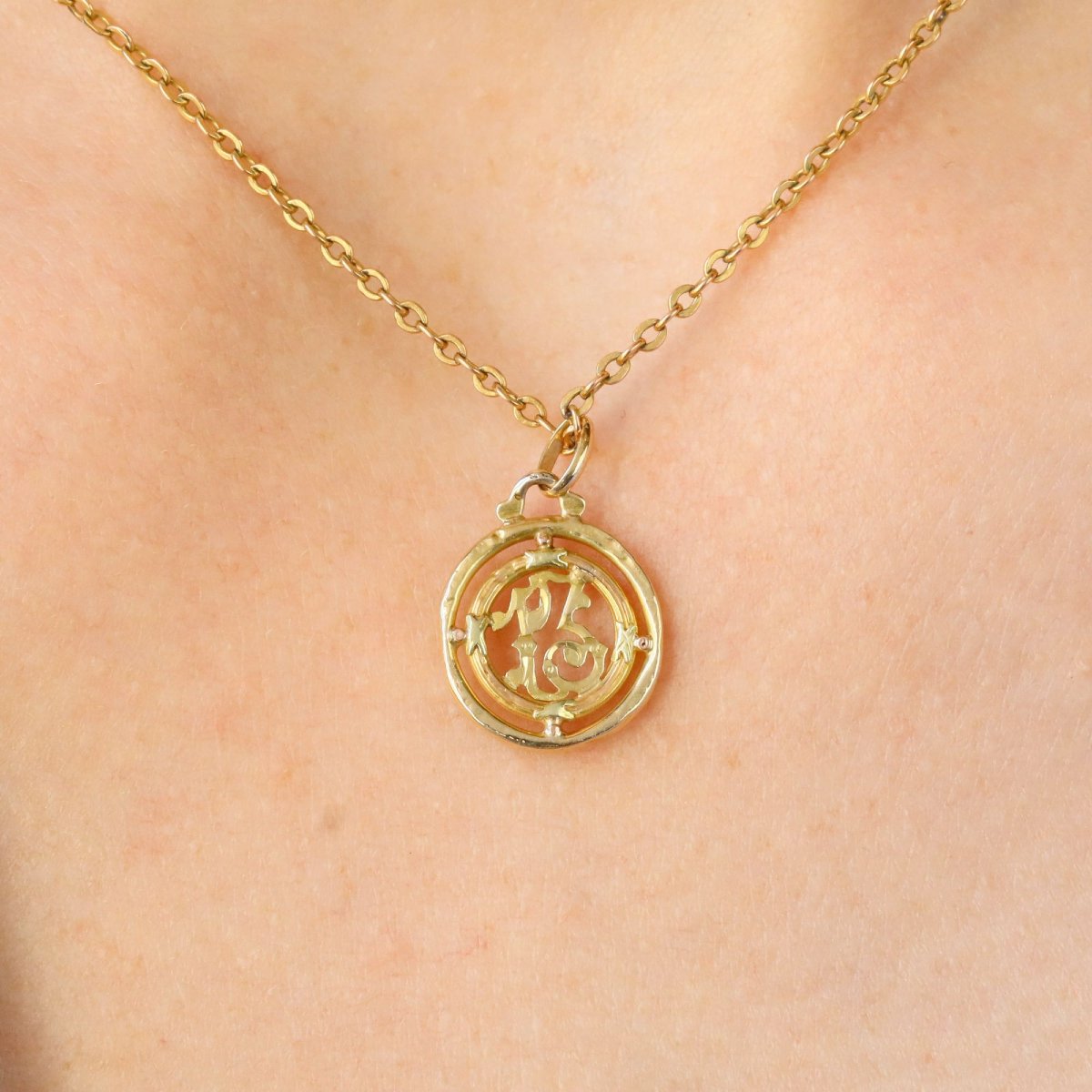 Pendentif ancien or chiffre 13-photo-2