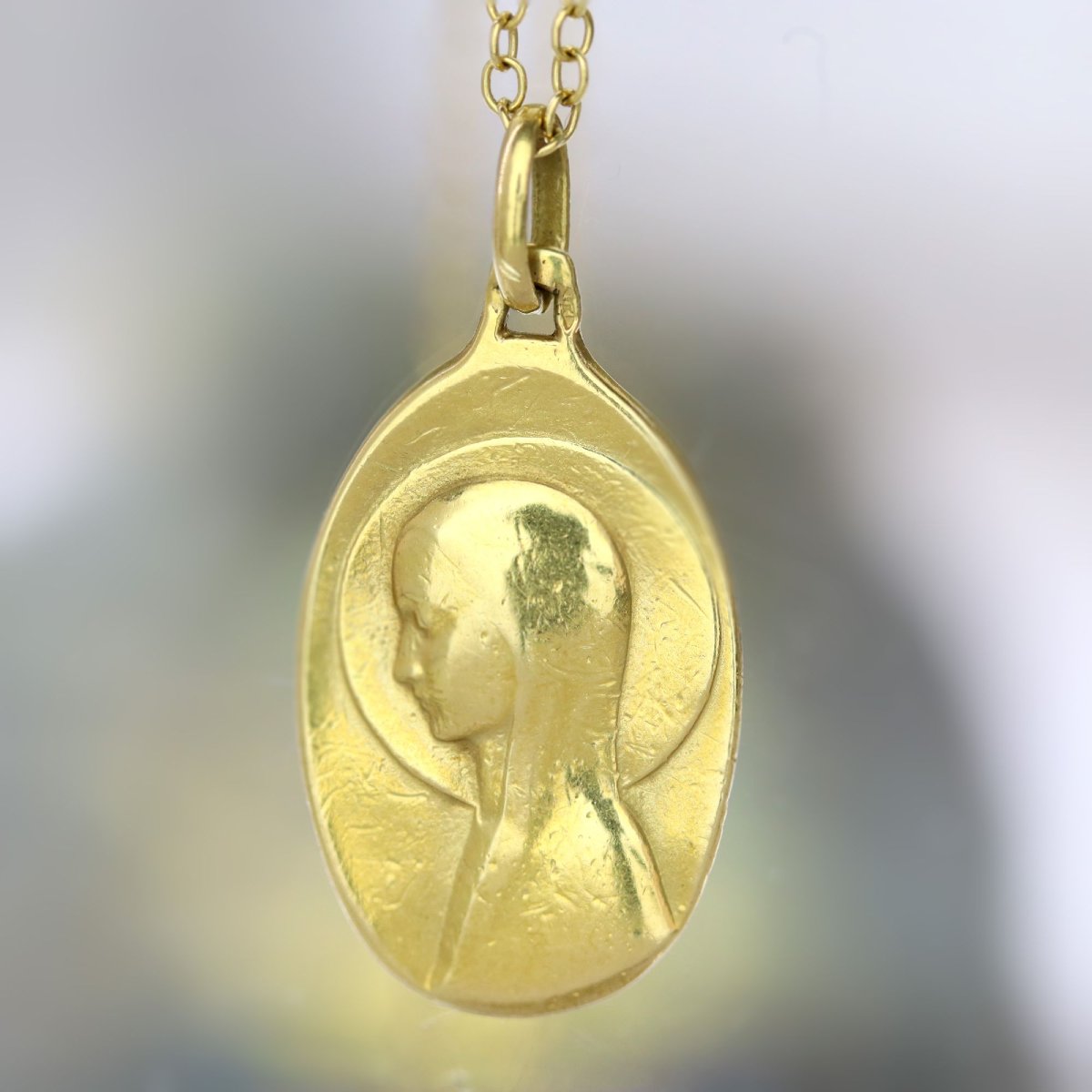 Oval Medal Virgin Mary, Yellow Gold-photo-3