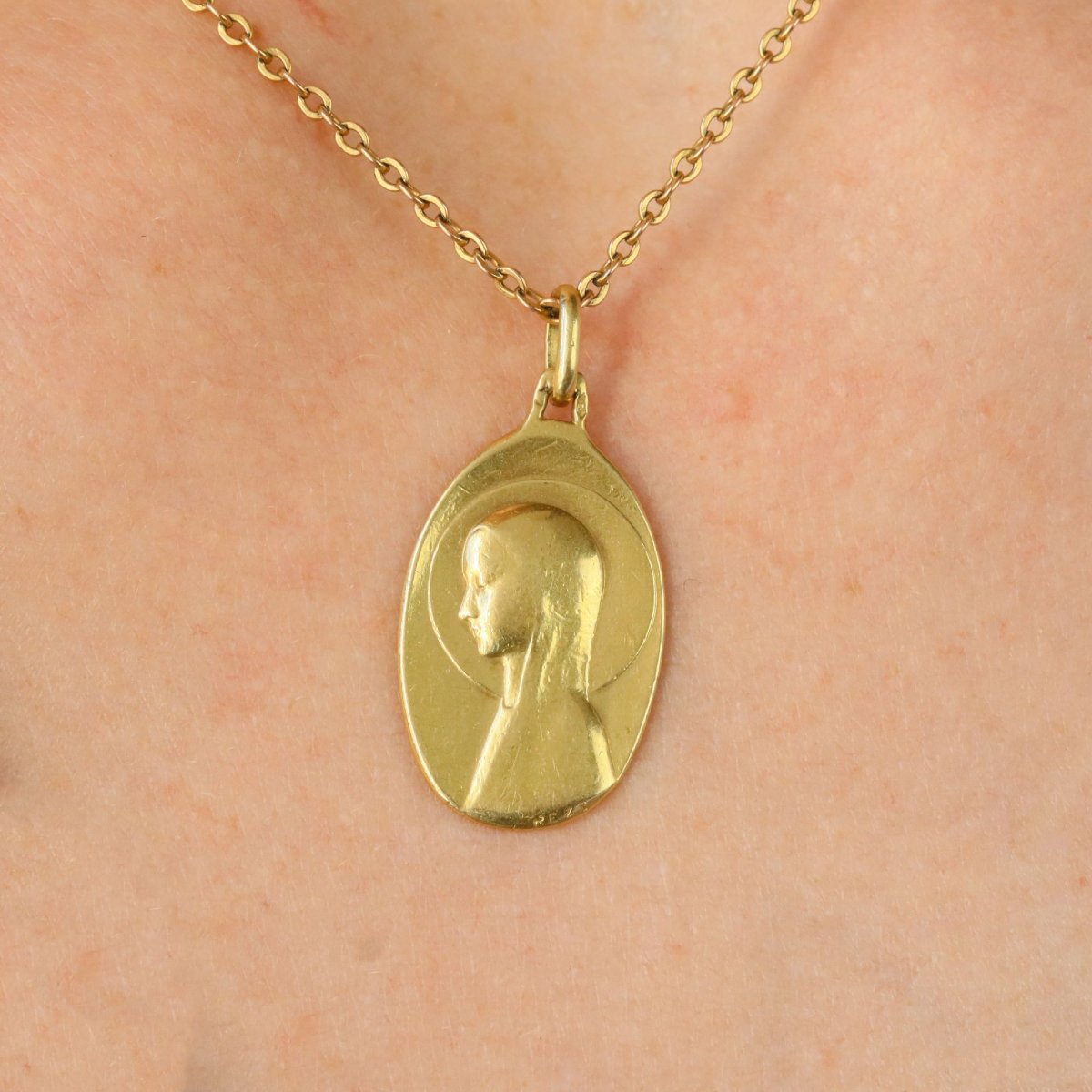Oval Medal Virgin Mary, Yellow Gold-photo-2