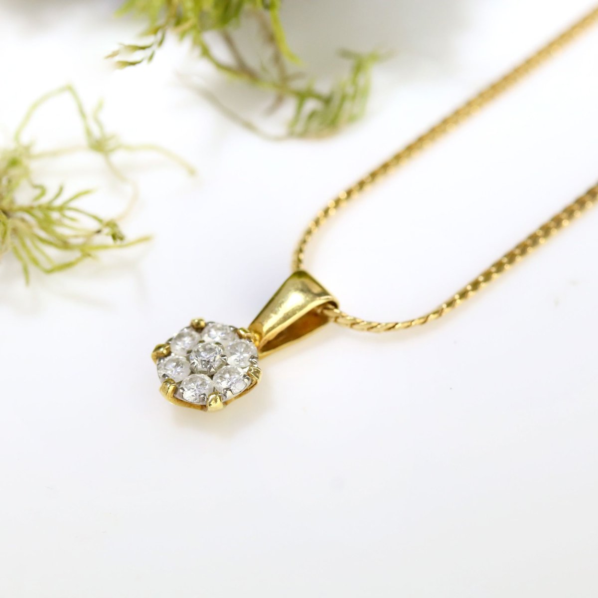 Diamond Flower Pendant With Yellow Gold Flat Chain-photo-3