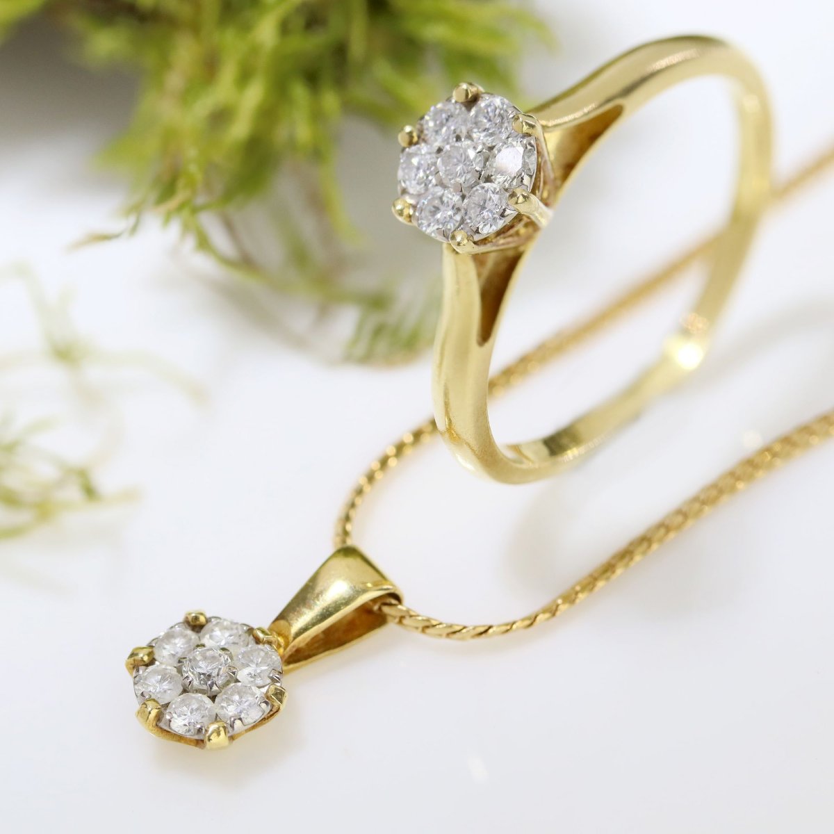 Diamond Flower Pendant With Yellow Gold Flat Chain-photo-4