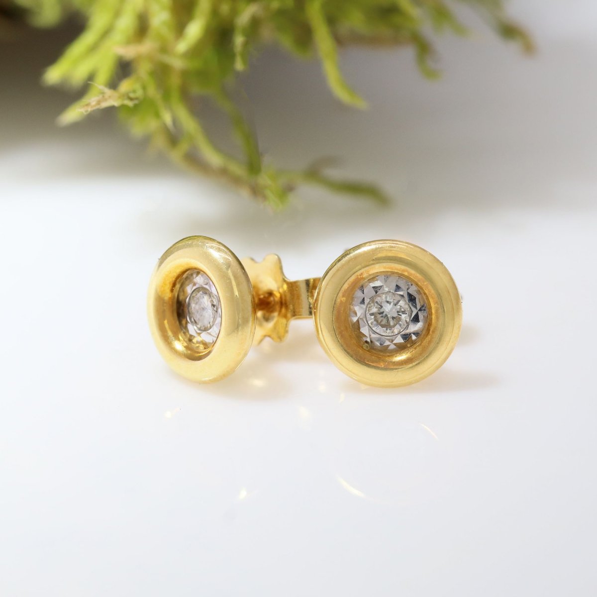 Round Diamond Earrings In Yellow Gold-photo-3
