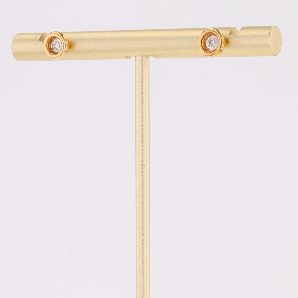 Round Diamond Earrings In Yellow Gold-photo-4