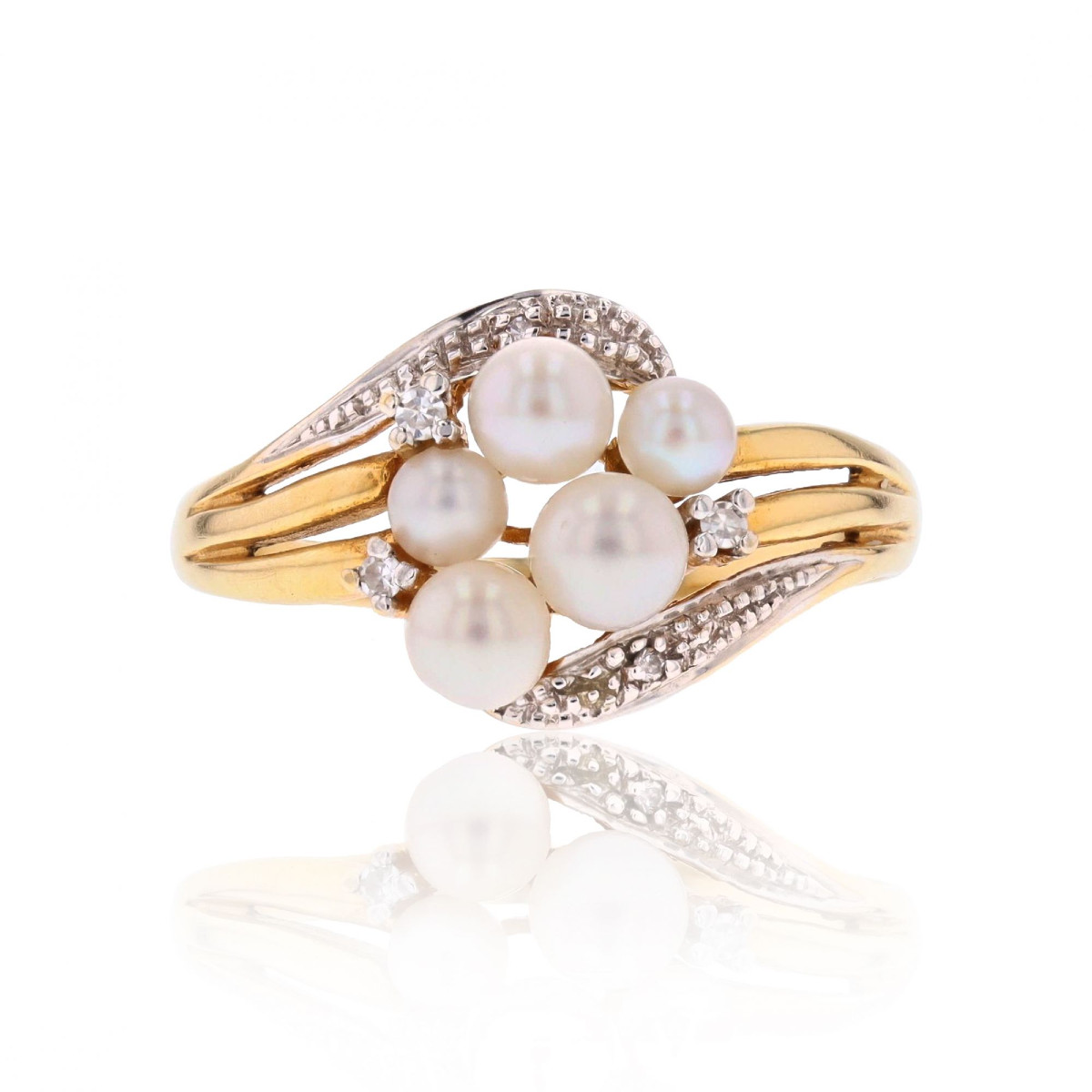 Two Gold Diamonds And Cultured Pearls Ring