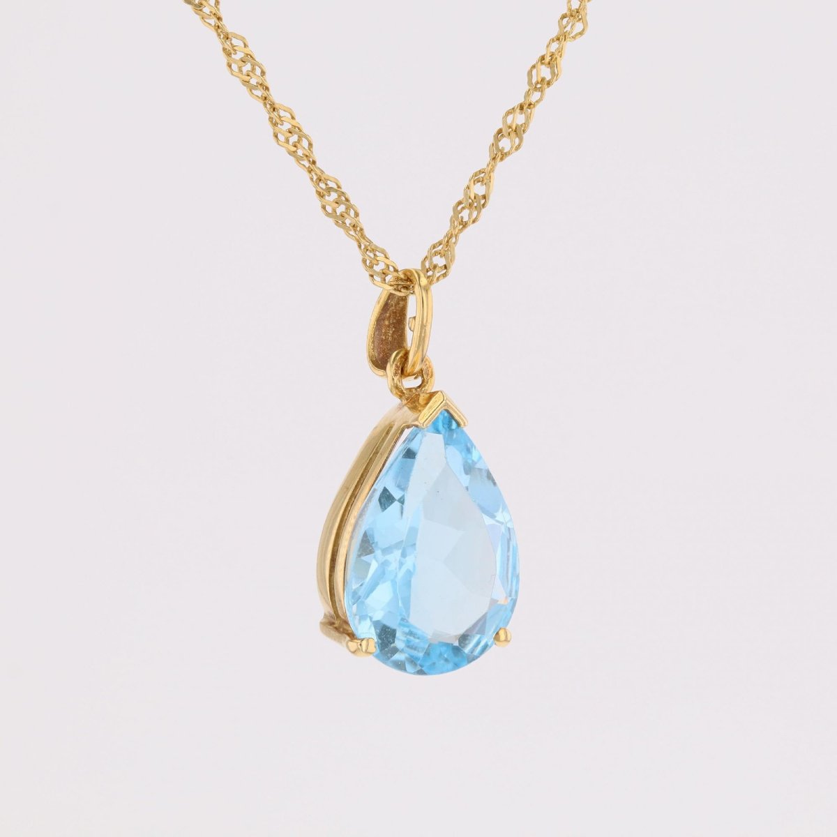 Pear-cut Topaz Pendant With Twisted Yellow Gold Chain-photo-1
