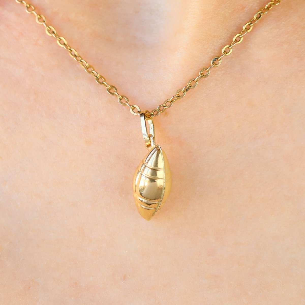 Yellow Gold Pendant American Soccer-photo-2