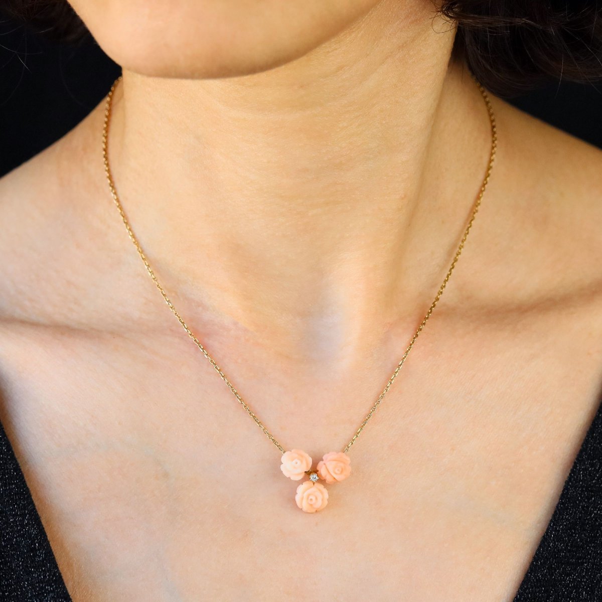 Trio Of Angel Skin Coral Roses And Yellow Gold Diamond Necklace-photo-2
