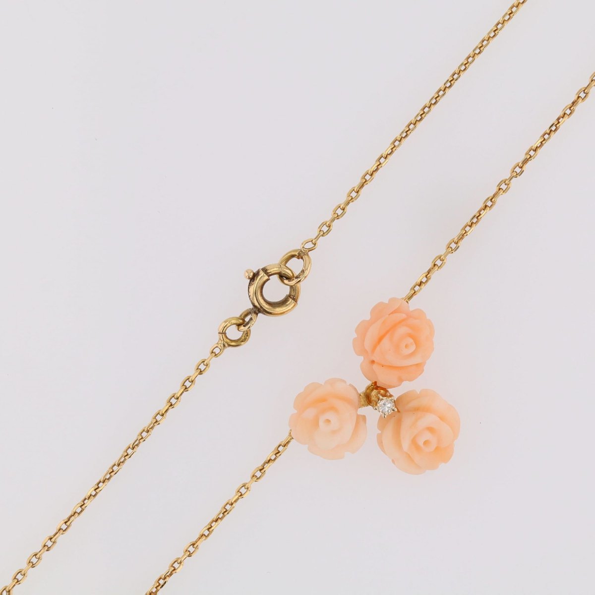 Trio Of Angel Skin Coral Roses And Yellow Gold Diamond Necklace-photo-2