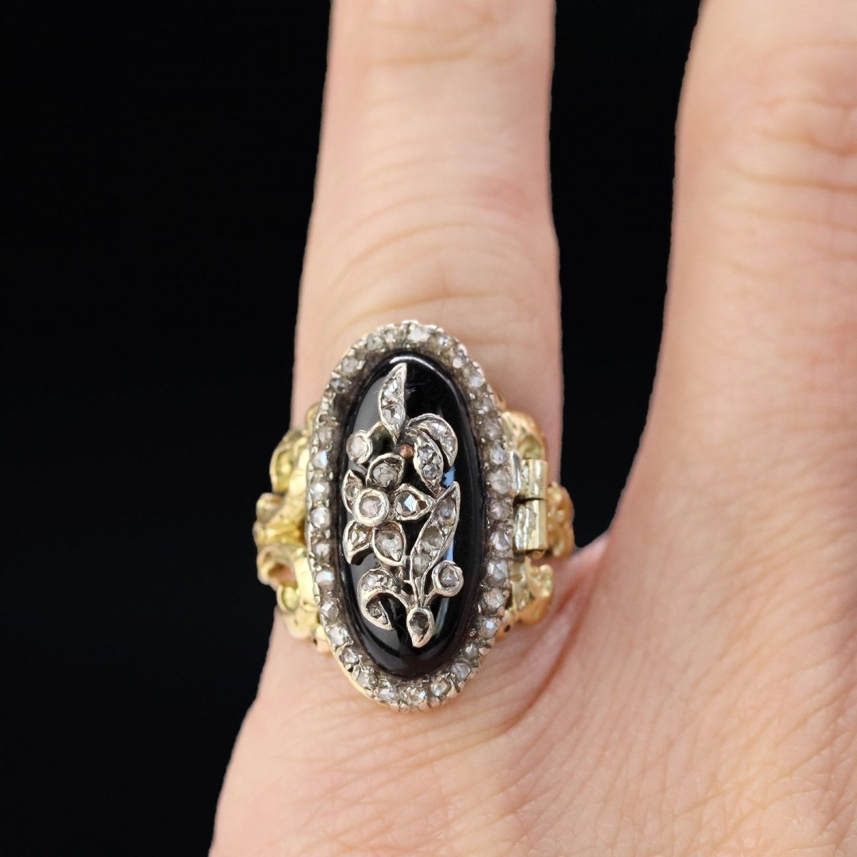 Bague ancienne à secret onyx diamants-photo-2
