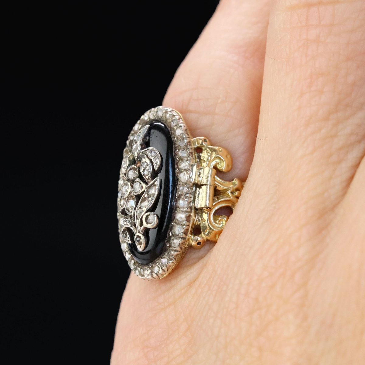 Bague ancienne à secret onyx diamants-photo-6
