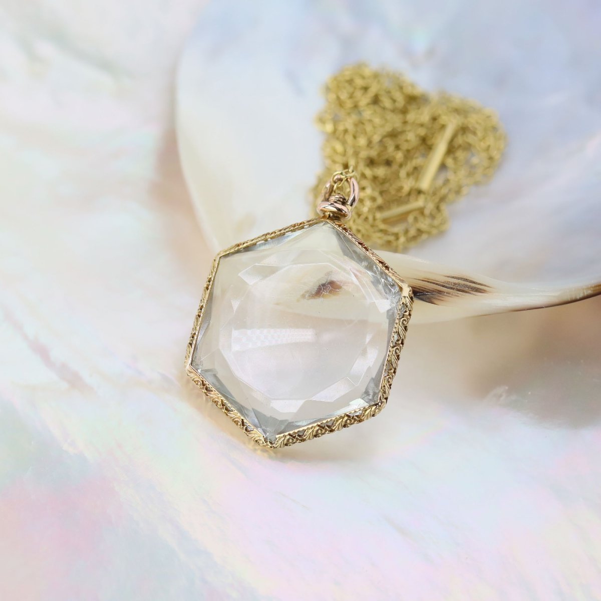 Hexagonal Chased Yellow Gold Glass Pendant-photo-3