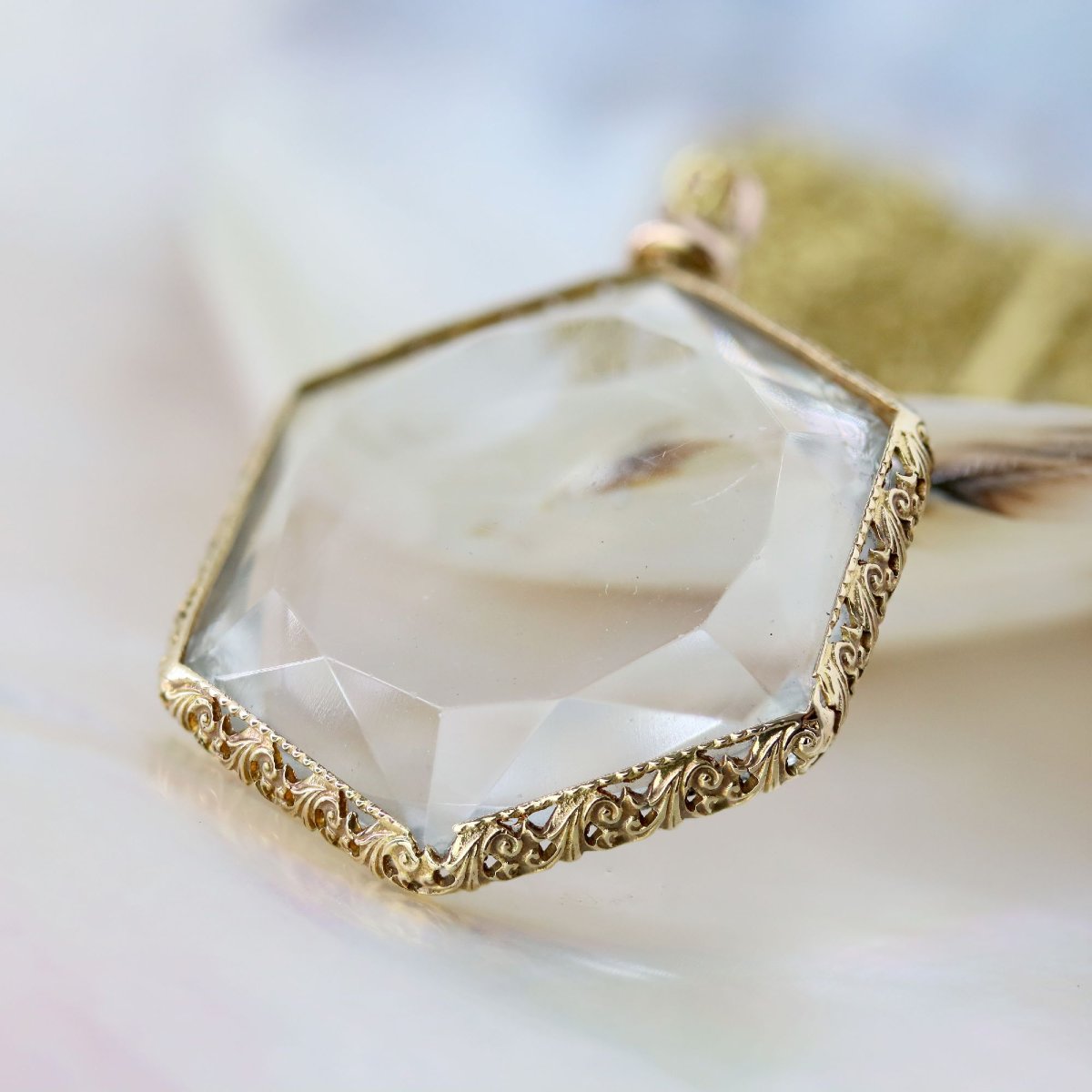 Hexagonal Chased Yellow Gold Glass Pendant-photo-4