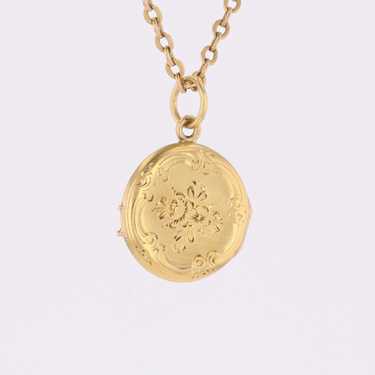 Small, Round, Antique-engraved Yellow Gold Medallion-photo-2