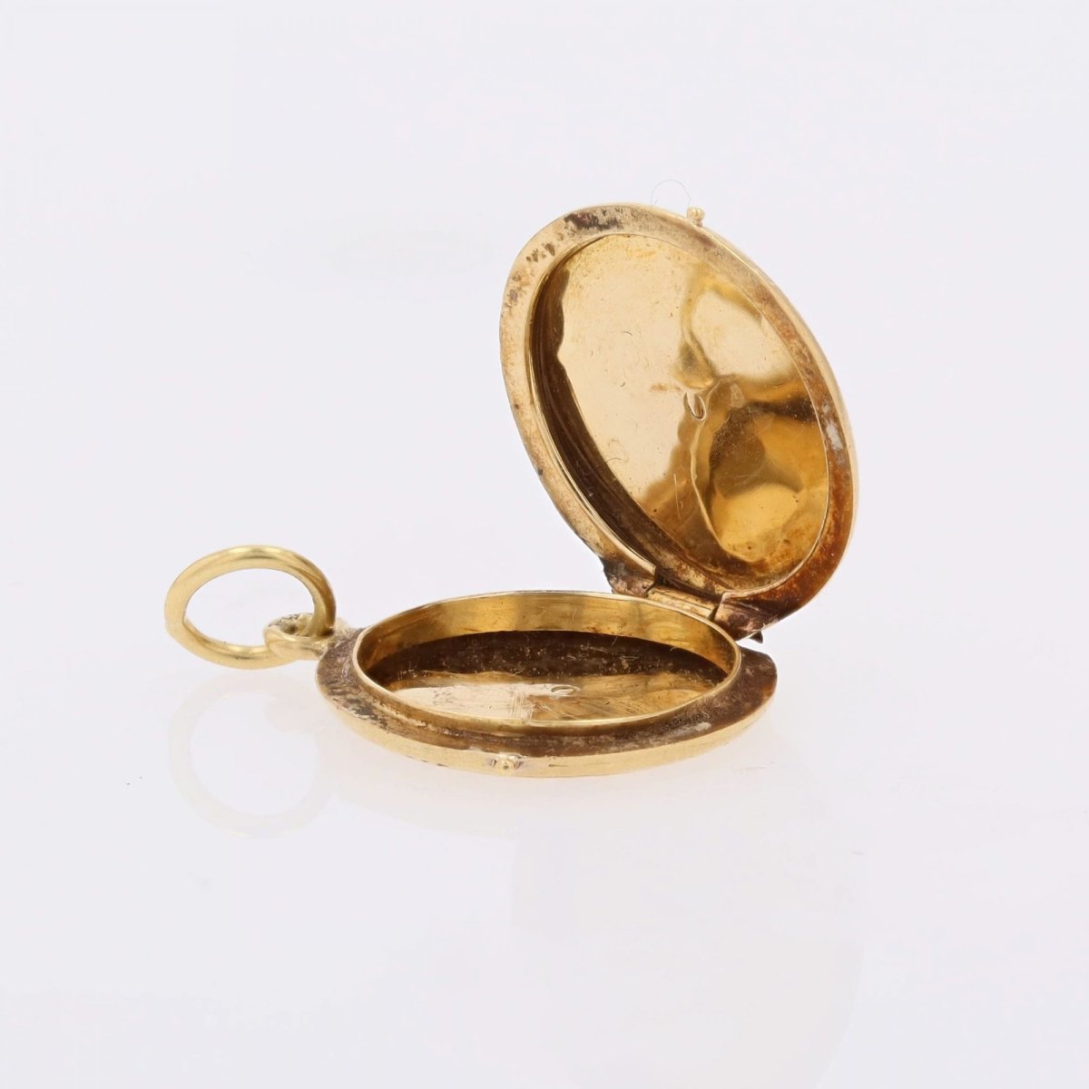 Small, Round, Antique-engraved Yellow Gold Medallion-photo-5