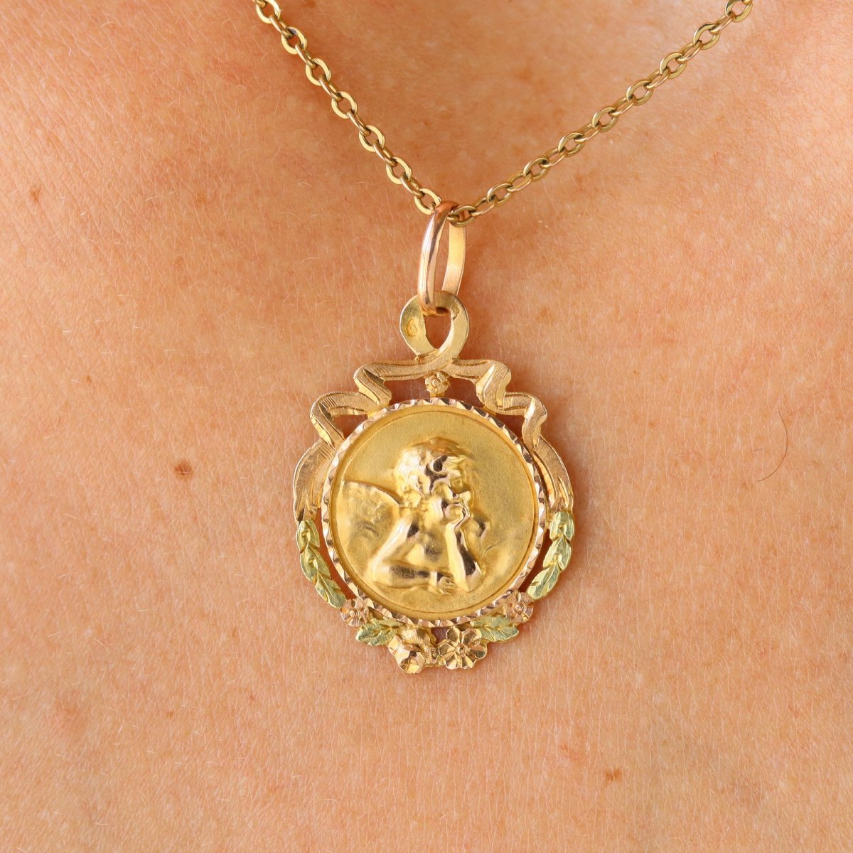 Antique Two-tone Cherub Medal-photo-3