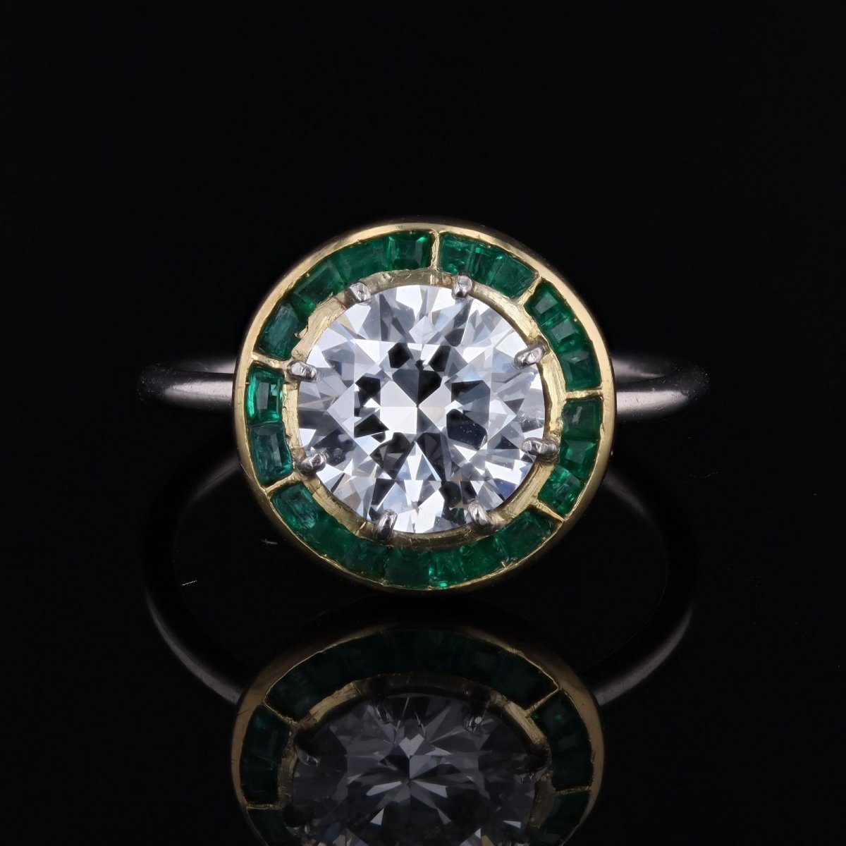 Vintage Solitaire Diamond Ring With Calibrated Emeralds-photo-1