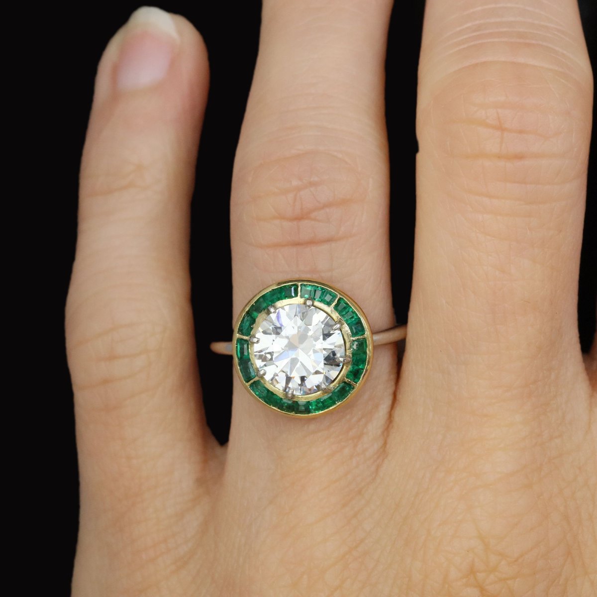 Vintage Solitaire Diamond Ring With Calibrated Emeralds-photo-2