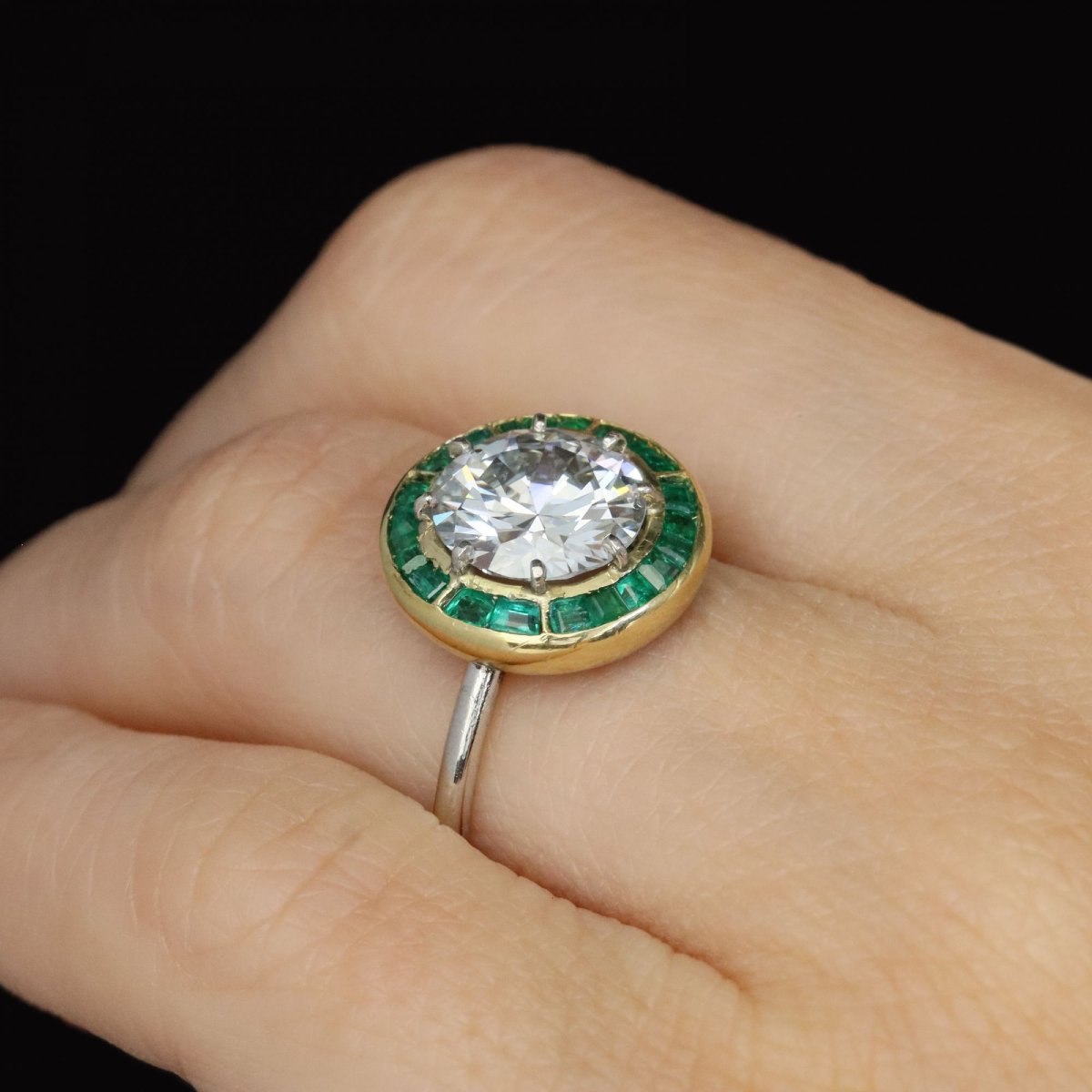Vintage Solitaire Diamond Ring With Calibrated Emeralds-photo-4