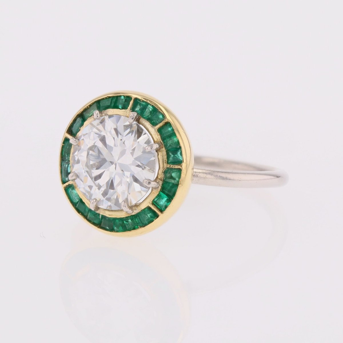 Vintage Solitaire Diamond Ring With Calibrated Emeralds-photo-5