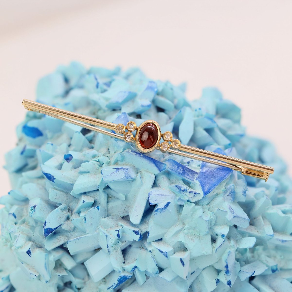 Yellow Gold Brooch With Garnet Cabochon And Diamonds-photo-3