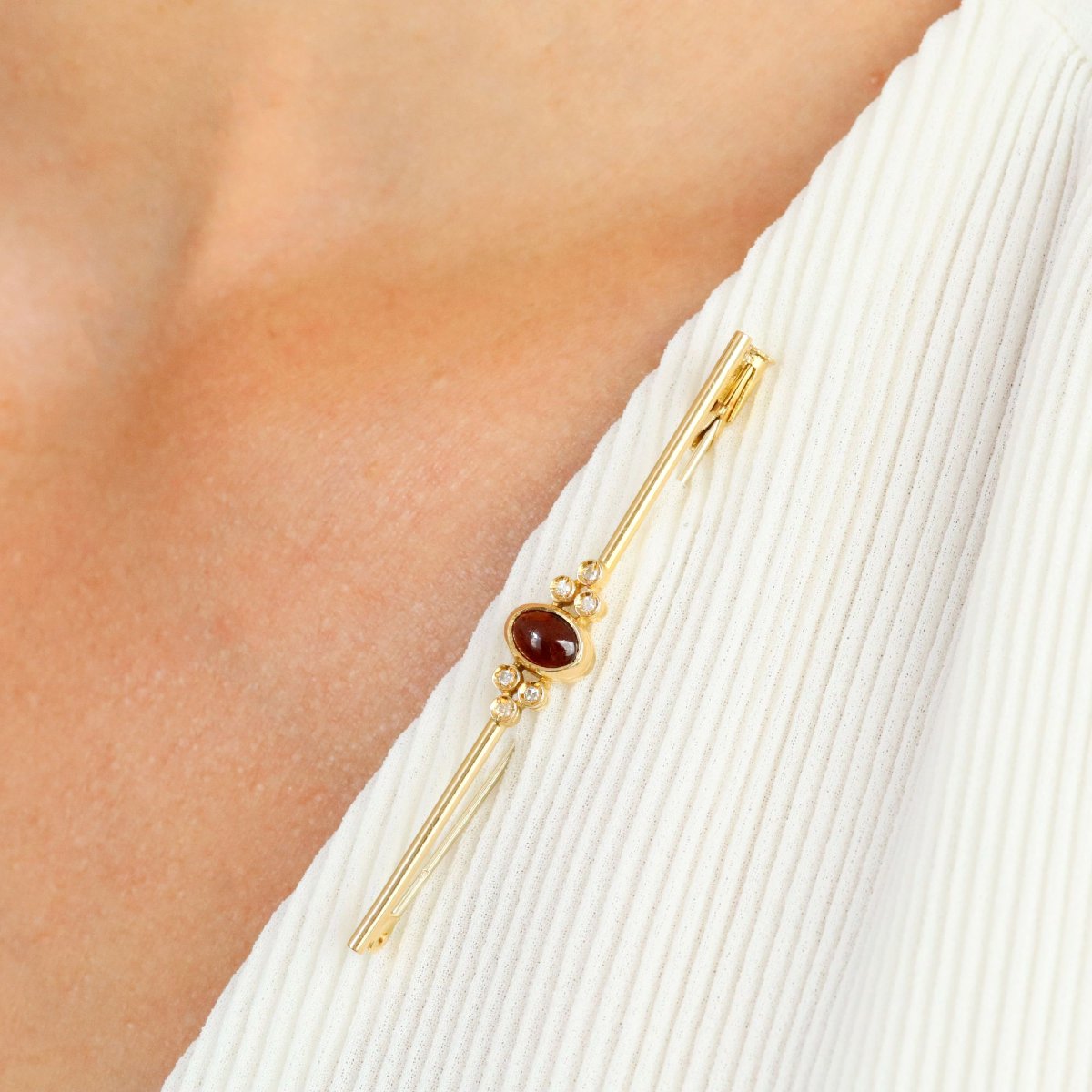 Yellow Gold Brooch With Garnet Cabochon And Diamonds-photo-2