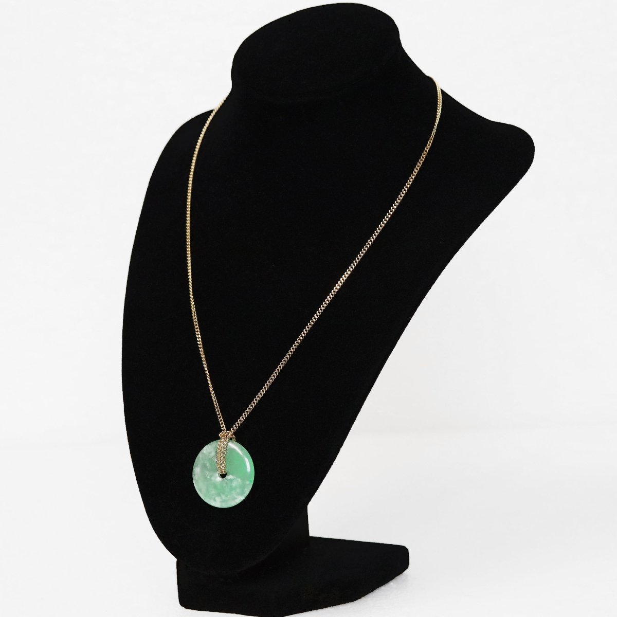 Yellow Gold Cuff Bracelet With Jade Disc-photo-4