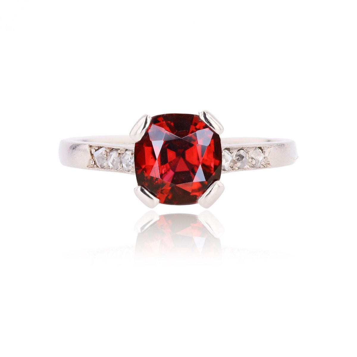 Bague ancienne spinelle rouge diamants platine