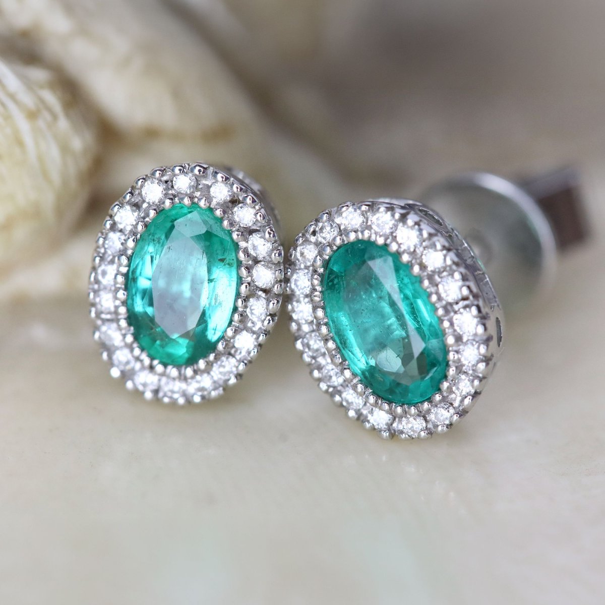 Boucles d’oreilles ovales émeraudes et diamants-photo-3