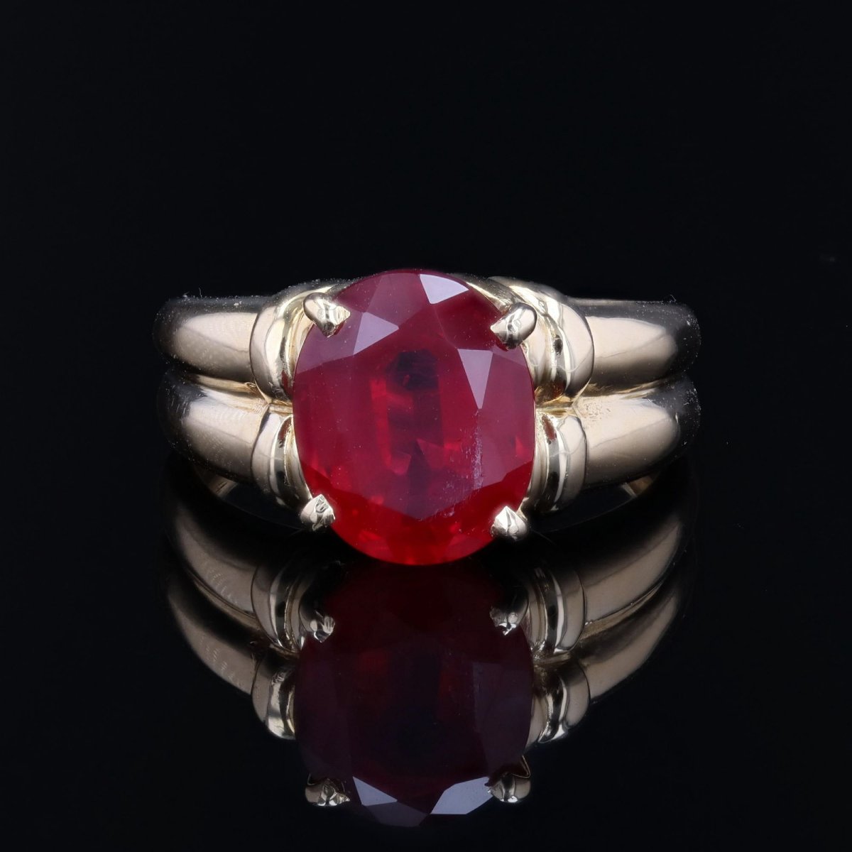 Vintage Ruby Ring In Yellow Gold-photo-4