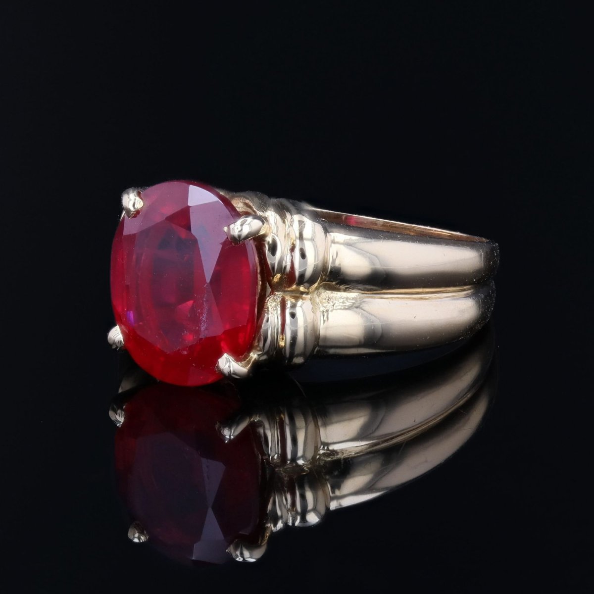 Vintage Ruby Ring In Yellow Gold-photo-2