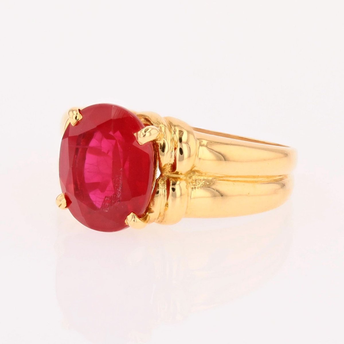 Vintage Ruby Ring In Yellow Gold-photo-3
